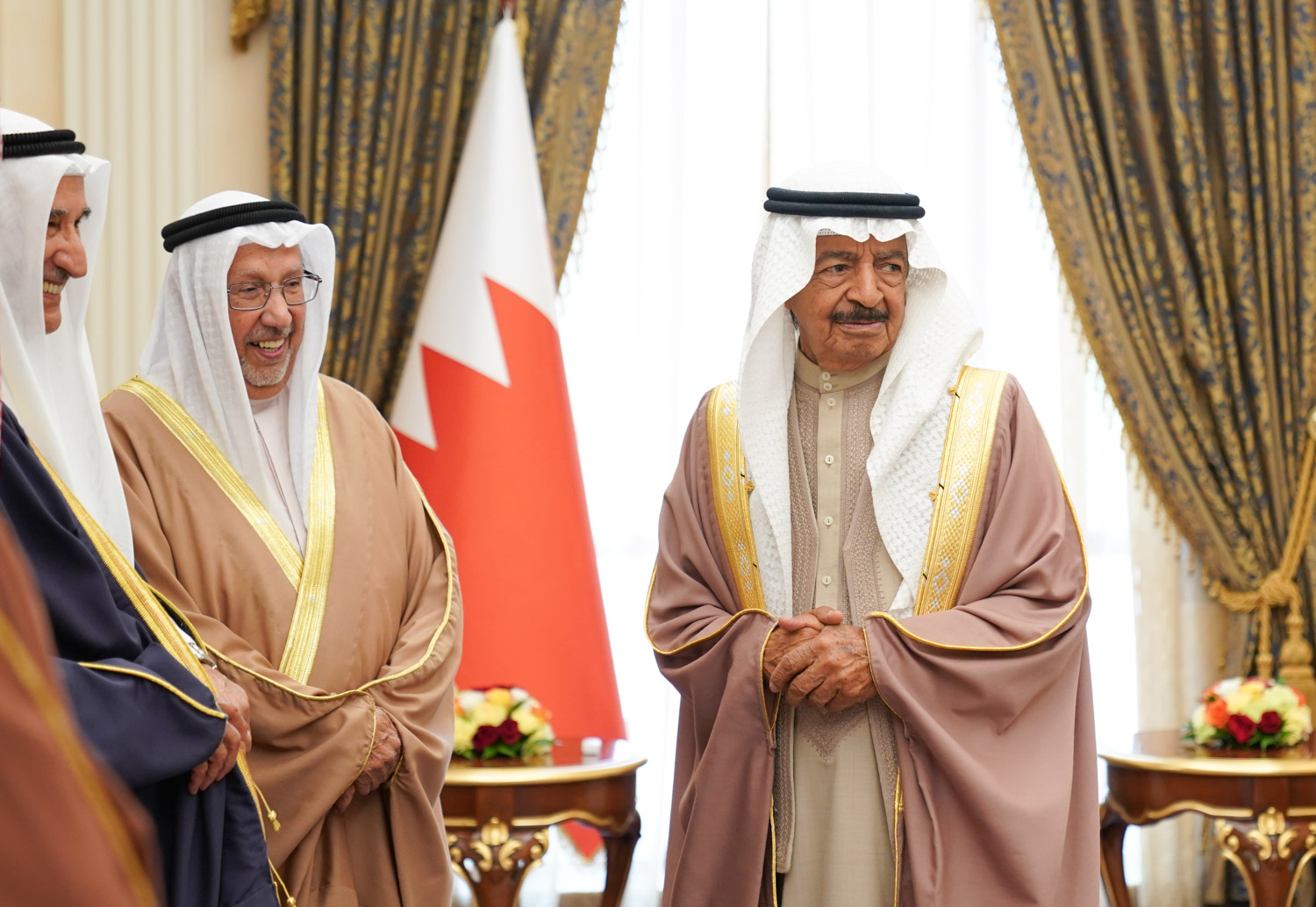 HRH Premier receives Royal Family members | Bahrain News Agency